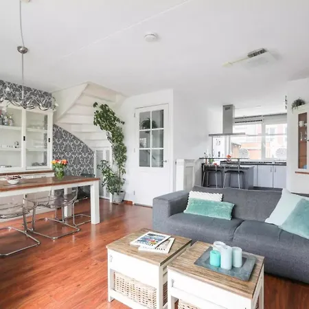 Family House Near Amsterdam, Private Parking Appartement