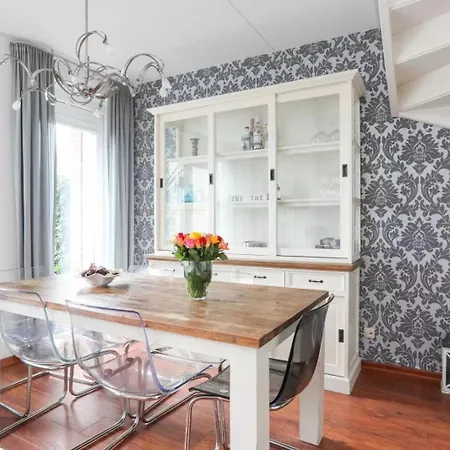 Family House Near Amsterdam, Private Parking Appartement