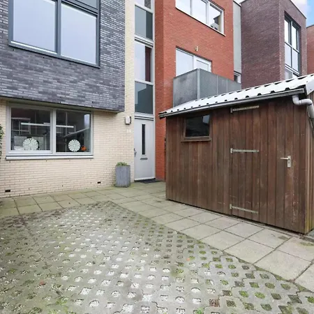Family House Near Amsterdam, Private Parking Appartement