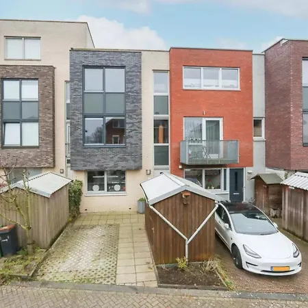 Family House Near Amsterdam, Private Parking Appartement