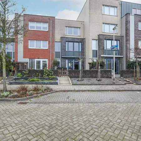 Apartman Family House Near Amsterdam, Private Parking *