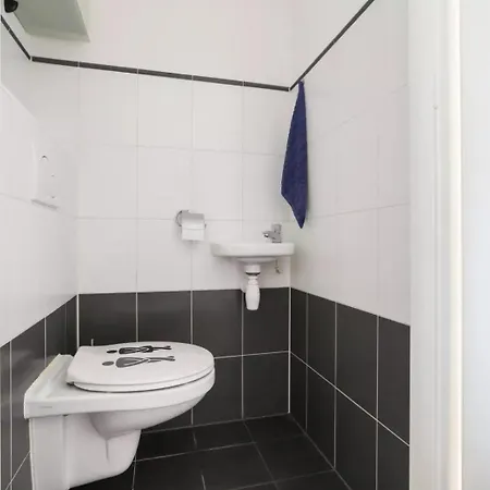 Family House Near Amsterdam, Private Parking Appartement